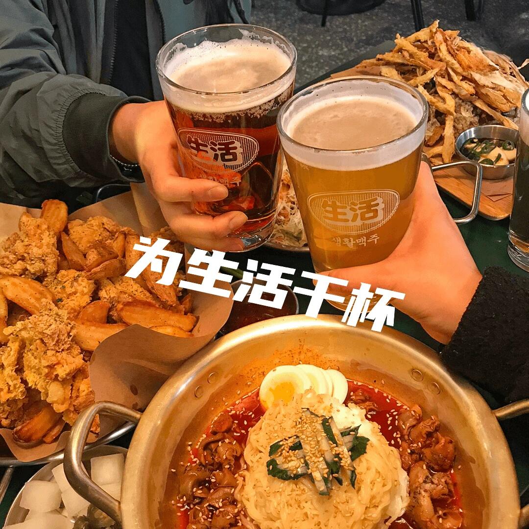 
                        一個人去韓國？不如再找個伴吧！韓國的餐廳大多是為兩人以上設計的，一個人去可能會讓店家覺得不劃算哦～以下是釜山的美食推薦：?? **生活啤酒 ????**地址：?? ??? ????? 165營業時間：16:00-02:00在這里，炸雞和啤酒搭配廣安大橋的夜景，簡直完美！釜山本地的啤酒，口感清爽順滑。點一盤馬鈴薯炸雞，份量超大，熱騰騰地上桌，滿滿的生活氣息！搭配三種醬料，真的超級好吃。還有綜合魚板湯，包含十幾種釜山魚板，來釜山一定不能錯過這家可以邊看海邊吃炸雞的店！??? **??????**地址：?? ???? ???107?? 17 1?電話：0507-1308-4186釜山必吃美食之一：烤腸！這家位于釜山西面小巷的烤腸店，每到飯點總是人滿為患。提供2人、3人、4人份的選擇，可以選擇烤腸或者韓國辣雞煲。店員會教你正確的吃法，先燉煮5分鐘再開吃，還可以加烏冬面一起享用。烤腸燉雞肉軟中帶嚼勁，越嚼越香，完全不膩。最后店員會加炒飯，千萬別吃太飽，因為這口炒飯也是必吃！混合了湯汁的炒飯真的香絕了。?? **滿足五香豬腳**釜山店地址：?? ???? ??? 37 ?? 3? 1? 102?注意：這家分店只做晚市16:00～24:00幾年前去的時候基本只有當地人知道，現在已經升級為米芝蓮推薦餐廳了！豬皮入口即化，肉質咸香嫩滑，附送云吞年糕湯鍋。喜歡冷面的朋友也可以試試，吃完感覺人生又充滿希望了！?? **五福豬肉湯飯**店名：??????地址：?? 618-13，海云臺站3號出口來釜山一定要嘗嘗豬肉湯飯，這家的湯底非常濃郁，豬肉片嫩滑不粘牙。趁熱把韭菜放進去，讓菜吸收熱油和湯汁，配上泡菜和辣白蘿卜，再配上飯，簡直美味無比！?? **???? ????**地址：?? ???? ??? 105 1?喜歡吃面的朋友，這家面店一定要來試試。選擇困難癥患者在這里會很開心，因為只有一種料理選項，自助點餐結賬，全程無服務，但這碗面一定會征服你的味蕾。日式拉面搭配無菌蛋、特有醬料、蔥和海苔，看似簡單，但攪拌后各種香味在嘴里迸發。釜山包車游，歡迎私信咨詢哦！#釜山 #釜山美食 #韓國夜生活 #釜山攻略 #韓國旅游 ??