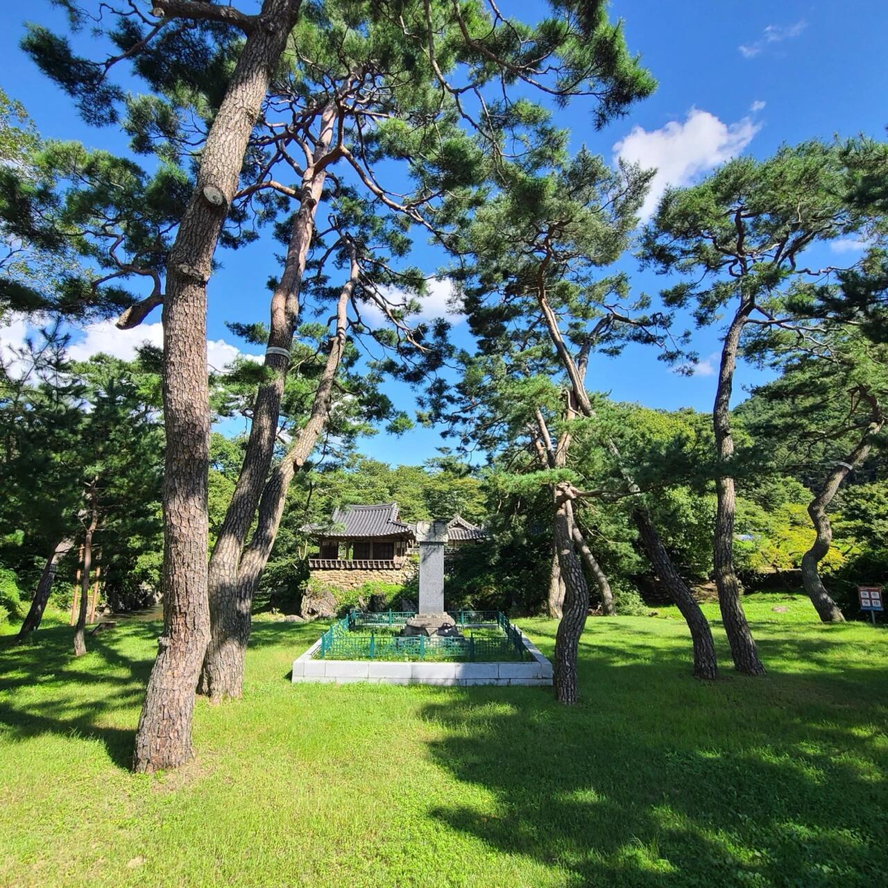 
                        ??暢游醴泉龍門！探秘龍門寺與草澗亭??坐落在小白山腳下的慶尚北道醴泉郡龍門面，是一個既宜居又充滿歷史底蘊的地方。這里自古以來就培養了眾多儒生和官員，被譽為