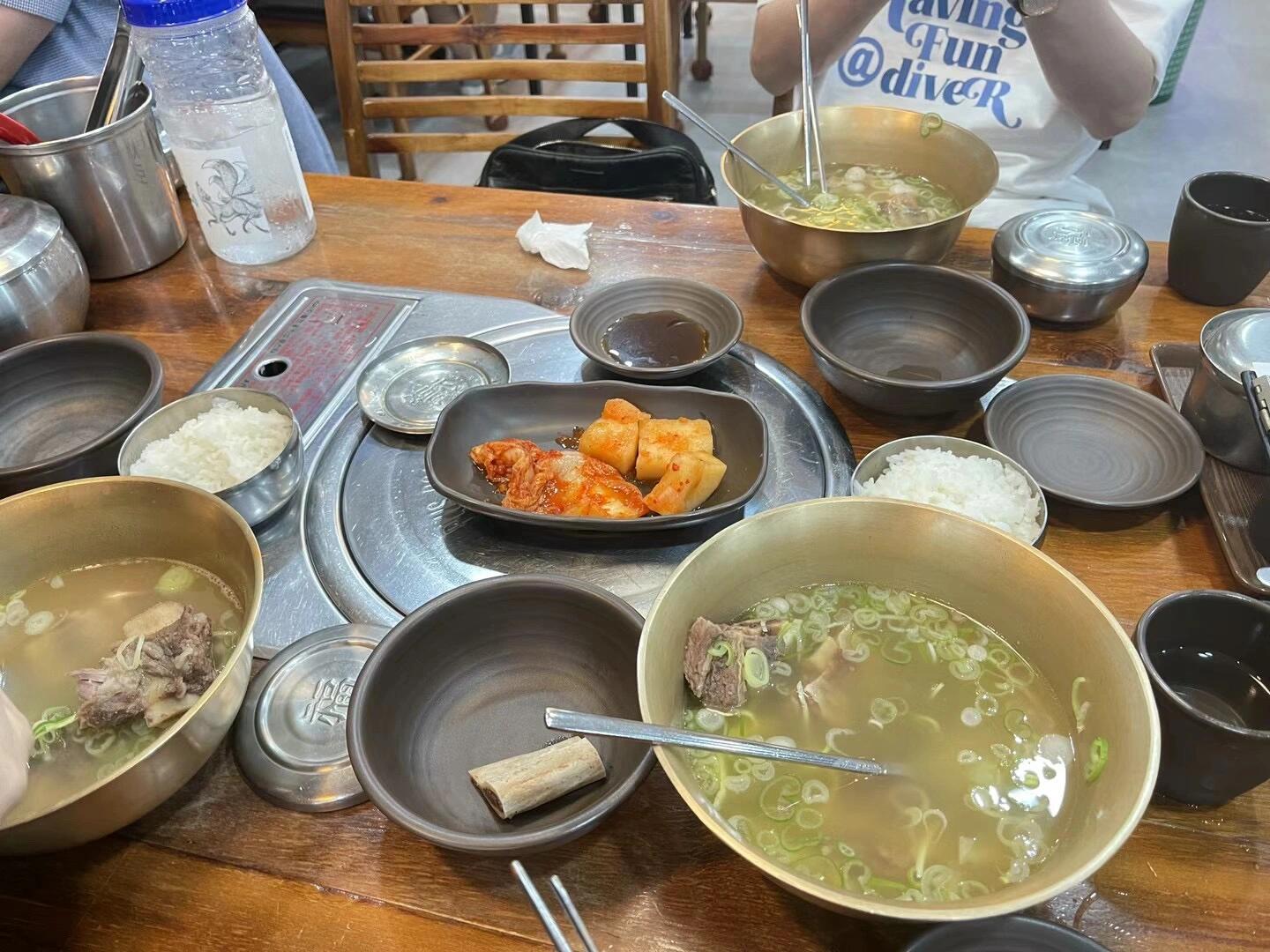 
                        愛死jho 愛死justjerk了justjerk的氛圍真的太棒了！男戰士們本人超級帥，而且人也非常好！希望以后還能有機會去????#justjerk舞室 #JHo #alexx #HOWL #街頭男戰士 #舞蹈日常 #首爾生活 #弘大 #漢南洞 #明洞 #韓式排骨湯 #梨泰院 #汝矣島