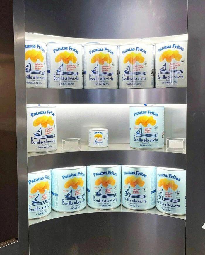 
                        ????首爾漢南新開Bonilla Churros吉事果店??這家店從西班牙直接空運面團和巧克力過來，在韓國以薯片聞名，但在西班牙卻是以吉事果出名。??菜單上有白糖&松露西班牙油條、薯片和各種咖啡、飲料。強烈推薦蘸滿巧克力的吉事果，超好吃！??首爾龍山區梨泰院路54?街12 Bonilla Churros??營業時間：每天 13:00 - 20:00??設有兒童區，寵物可同行（戶外座位）#韓國首爾 #首爾探店 #首爾漢南洞 #漢南洞 #漢南洞探店 #漢南洞咖啡店 #漢南洞逛街 #韓國留學生 #韓國旅游 #韓國旅行 #韓國研究生 #韓國大學生 #韓國本科留學