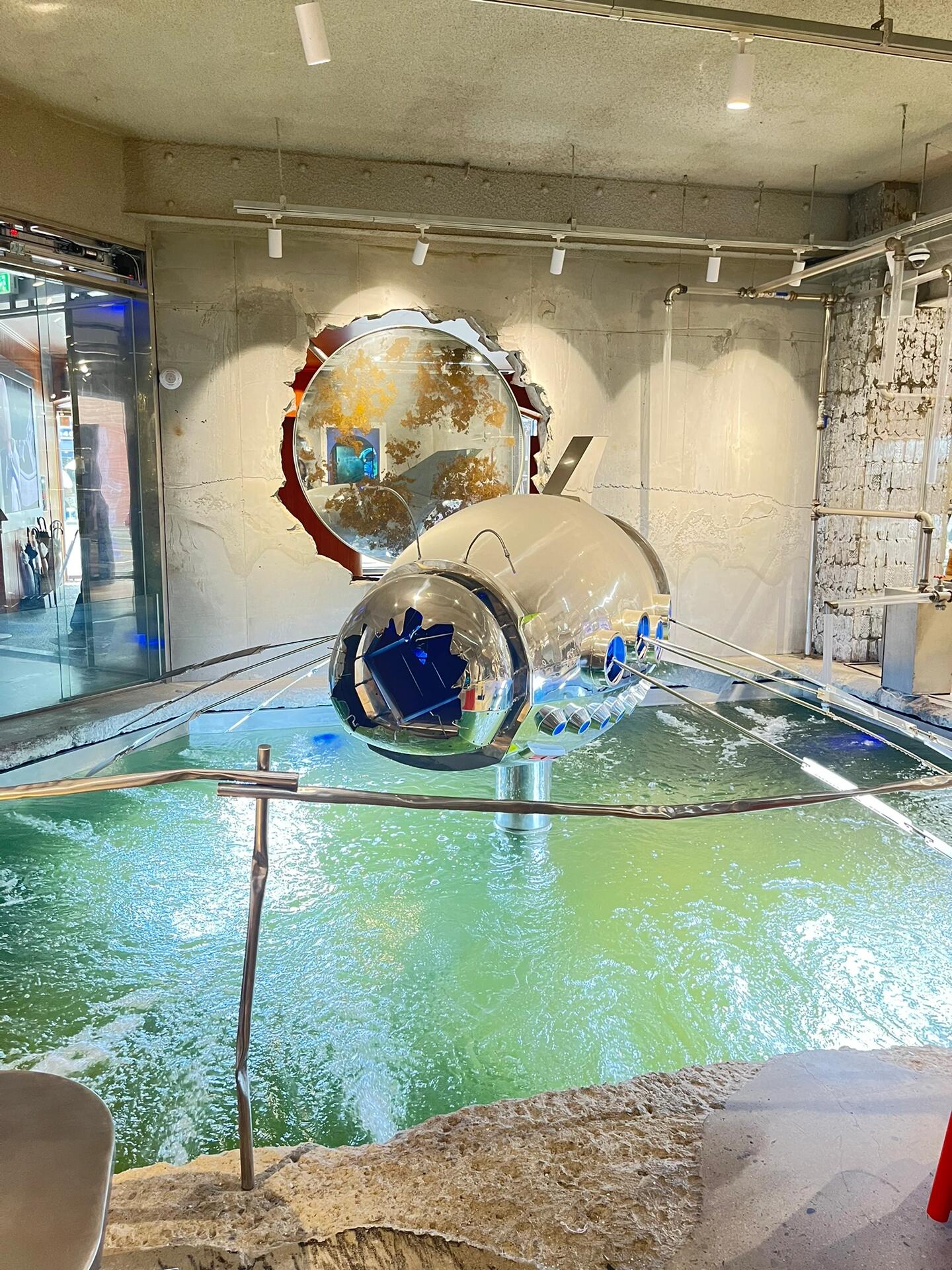 
                        ????韓國圣水 | 超棒的色彩測試體驗！位置??：圣水ccl 色彩測試一到店里就先給我們倒了咖啡和茶，然后詳細講解了測試的內容。從膚色到適合的衣服顏色、季節以及首飾顏色，老師都講得非常細致。原以為自己適合明度高的顏色，但測試結果顯示更適合明度低的顏色！效果真的非常明顯！以后選衣服就有方向了，老師也非常專業和熱情～價格在首爾來說也很實惠，更何況圣水的位置還挺方便的。測試結束后會給你一張適合自己的色卡和化妝品～也可以帶上自己的化妝品請教老師～價格非常親民，一個人9w韓元，大約450到500人民幣，兩個人還會更便宜些。整個過程大概40多分鐘！！總體體驗非常棒，老師們都很熱情！！樓下就是潮牌店，測試完還可以順便逛街哦～#韓國 #個人色彩測試 #韓國旅游 #色彩測試 #色彩 #色彩診斷 #韓國色彩 #圣水洞 #韓國首爾 #韓國旅行 #韓國購物
