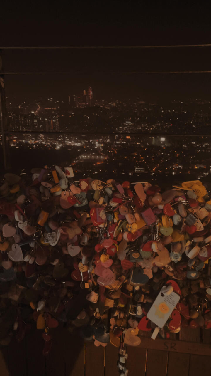 
                        南山塔 首爾塔觀看首爾夜景，感受浪漫氛圍，把愛情鎖在這里??空氣好舒服??#韓國旅游#首爾南山塔#韓國旅行#韓國景點