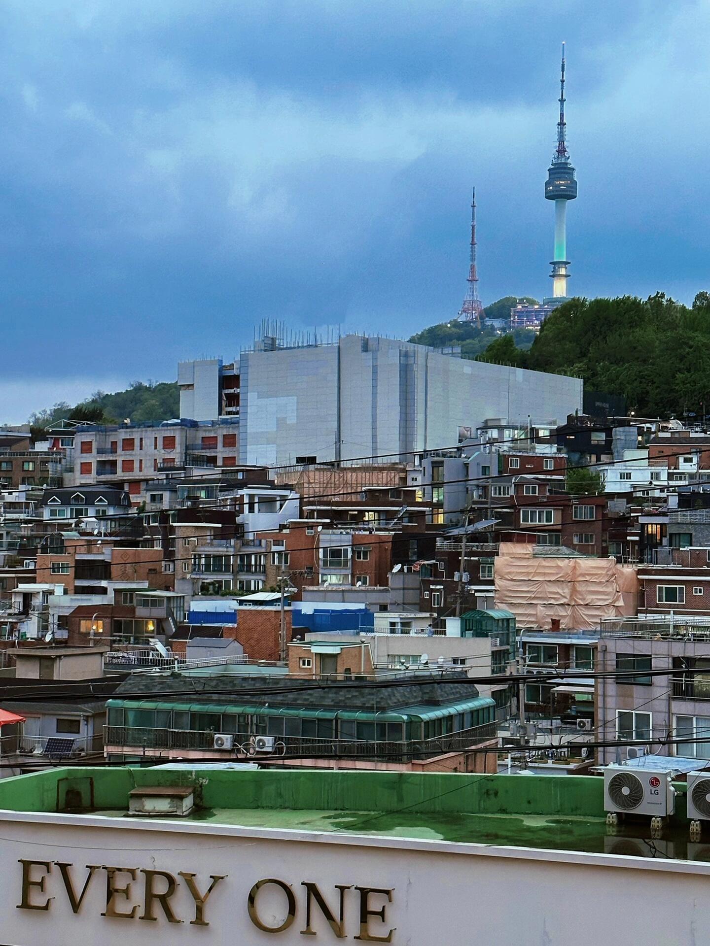 
                        Seoul*｜首爾甜妹的一天??在首爾體驗甜美風的一天！圣水洞真的是逛街天堂，買買買停不下來！！#每日穿搭 #早春穿搭 #首爾 #seoul #首爾旅行 #韓國旅行攻略 #五一旅游 #五一穿搭 #來拍照了 ???
