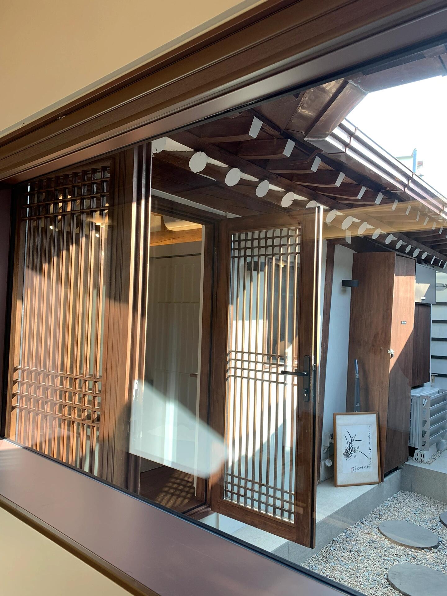 
                        韓國 | 景福宮北村韓屋酒店????????第一次入住韓屋酒店，真的很特別，既安靜又充滿韻味。??感受傳統與現代交織的韓國文化????#韓國景福宮 #韓國 #酒店推薦 #韓國旅游 #韓屋 #傳統文化 #旅行體驗