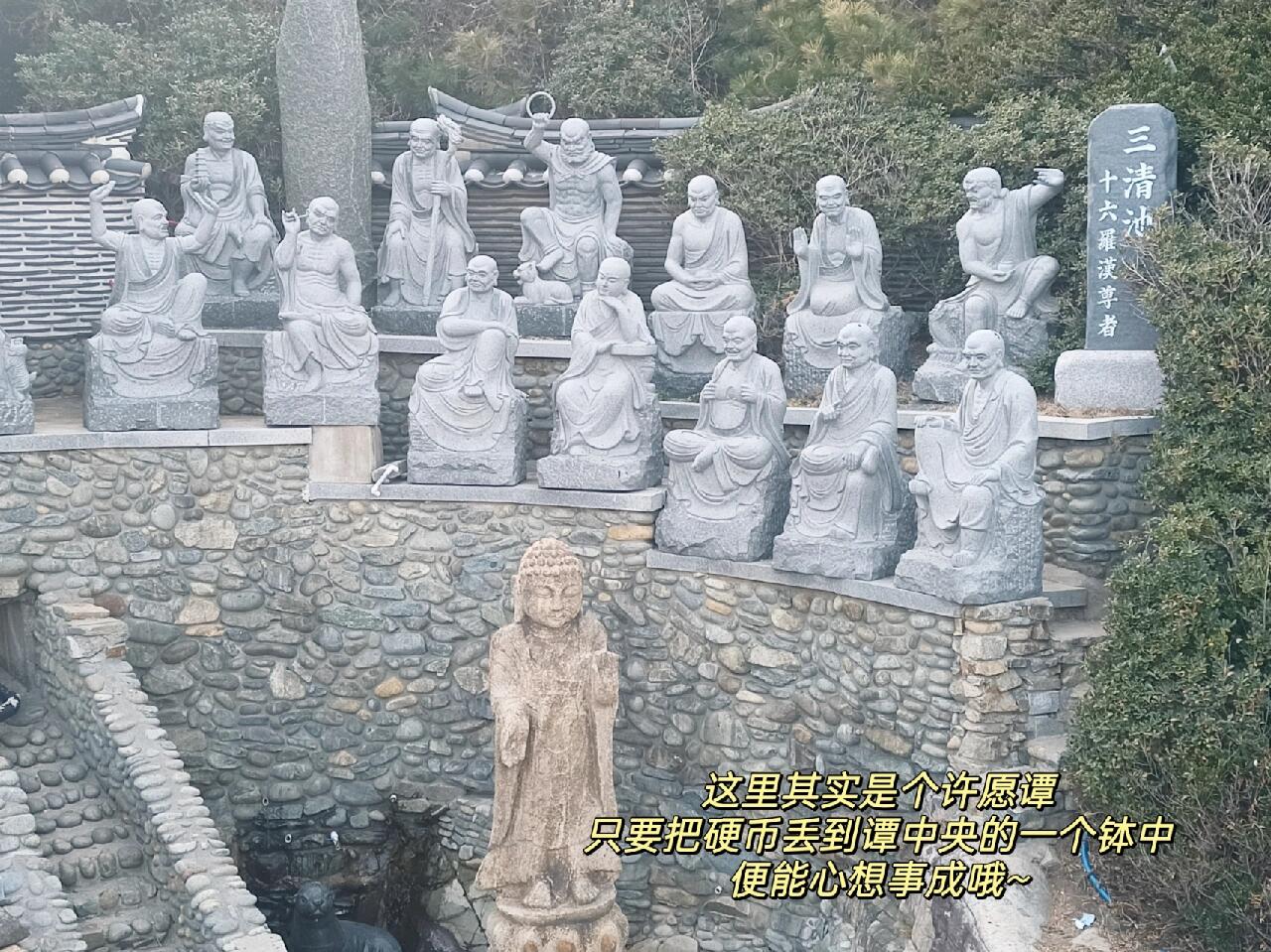 
                        ????釜山必打卡‖海東龍宮寺探秘位于釜山海云臺稍微偏僻的海東龍宮寺??，被譽為韓國最美的寺廟之一，也是全韓國唯一一座建在海邊的寺廟。這里的建筑和自然景觀真的是絕配！沿著108層石階而下，迎面而來的就是壯麗的海景（就是封面圖的畫面啦??）。每個角度都適合拍出大片哦???。?特別分享一些韓國導游推薦的靈驗佛像：????學業成就佛（很多韓國學生都會專程來拜拜）????得男佛（據說摸了佛像的肚子就會有男寶寶哦）唯一需要注意的是，前往龍宮寺通常需要捷運轉巴士，路程大約一個小時左右。比較推薦給在釜山停留時間較長的朋友們。交通方式：??捷運到海云臺站，7號出口??再轉乘181號巴士（當然打車也是可以的啦??）#旅游推薦 #釜山 #釜山旅游 #寺廟 #佛教圣地 #韓國最美寺廟 #海邊寺廟 #韓國自由行