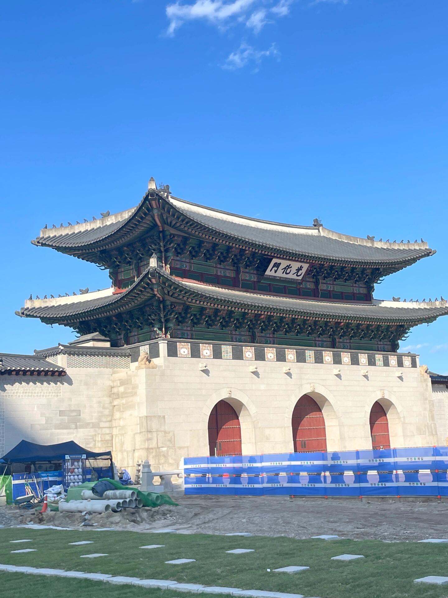 
                        一張圖證明你來過韓國????國慶假期，我化身為特種兵探索韓國??！從歷史悠久的景點到繁華的購物街???，我盡情享受了購物的樂趣。當然，不能錯過的是韓式烤肉大餐，還有穿上傳統韓服的體驗，晚上則在酒吧狂歡至深夜。下一站，我計劃探索韓國的醫美服務和時尚發型！大家也來分享一下你們在韓國的精彩瞬間吧！看看還有哪些有趣的活動我可能錯過了，讓我下次參與！#一張圖證明大賽 #首爾 #在評論區環游世界 #首爾旅游 #韓國旅行 #韓國景福宮 #旅游 #十一旅行日記 #韓國 #韓國生活 #想記錄下此刻 #釜山 #不懂就問有問必答 #韓國出行 #旅途中的美景 #曬曬旅行穿搭 #令人難忘的景點