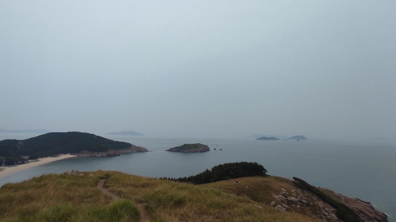 
                        ????掘業島||???????????????????????????????夏天太熱了，玩水吹風才是正道-----------------------------------說明：照片視頻只能表達美景的千百分之一。??簡介?????? 掘業島韓國徒步露營三大圣地之一，所以來這里的人大多背個大包進來住一天。洗手間：海邊有一處（在?????）設施：海邊有咖啡店，便利店，民宿，飯店（需提前電話預約）-----------------------------------??交通??船：從德積島（???)坐船(單程8000韓元)（60分鐘或120分鐘 單數天順時針走所以快，雙數天較慢)運行時間：一天一班船 11：20am-----------------------------------??推薦??????????1風景非常漂亮2三大徒步露營圣地3有淺灘，非常適合游泳?有兩座山，可以看到整個島的美景?仁川市民坐船打折#韓國生活 #韓國旅行 #仁川旅游 #戶外徒步 #徒步 #露營 #掘業島