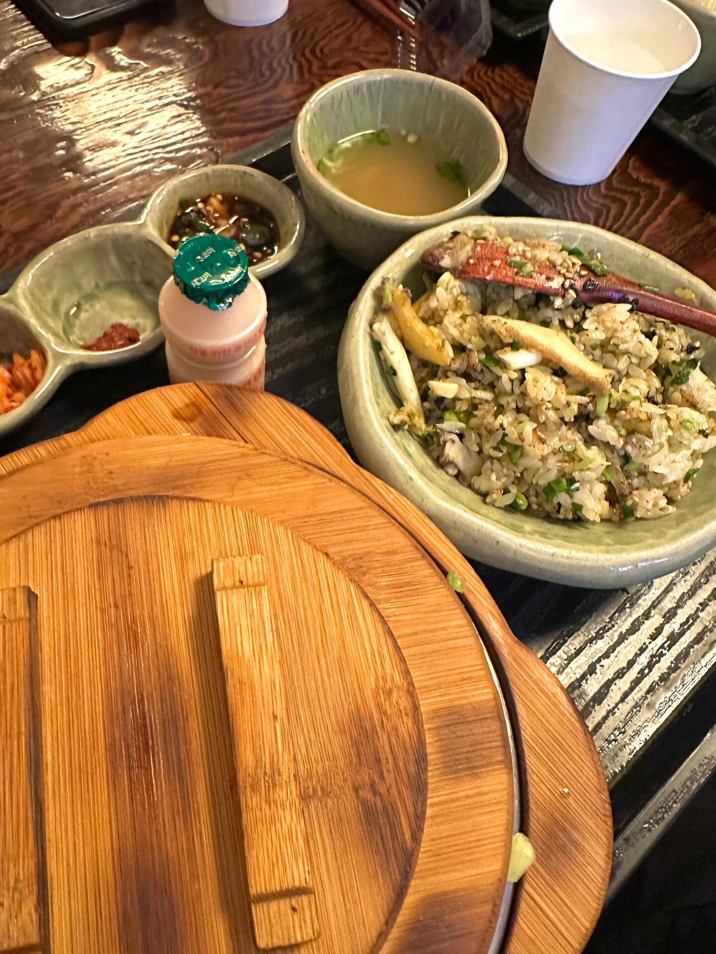 
                        韓國首爾｜漢南洞美食探店-??釜飯?? ?? ??? ????54?? 26 ?1?? 11:30-21:00終于嘗到了傳說中需要排隊的拌飯（茶泡飯/鍋巴飯）！??p1?? ??????-牛肉-???? 強烈推薦的招牌菜！p2?? ????-蛤蜊肉-?? 也不錯，值得一試～p3?? ????-鮑魚-味道一般，不太推薦（作為一個喜歡清淡食物的人，我都覺得這個有點寡淡，不夠鮮香，總之不太推薦，其他兩個可以大膽嘗試哦??）#韓國 #韓國首爾 #韓國美食 #韓國旅行 #首爾探店 #漢南洞 #漢南洞探店 #漢南洞美食 #梨泰院探店 #梨泰院美食 ???