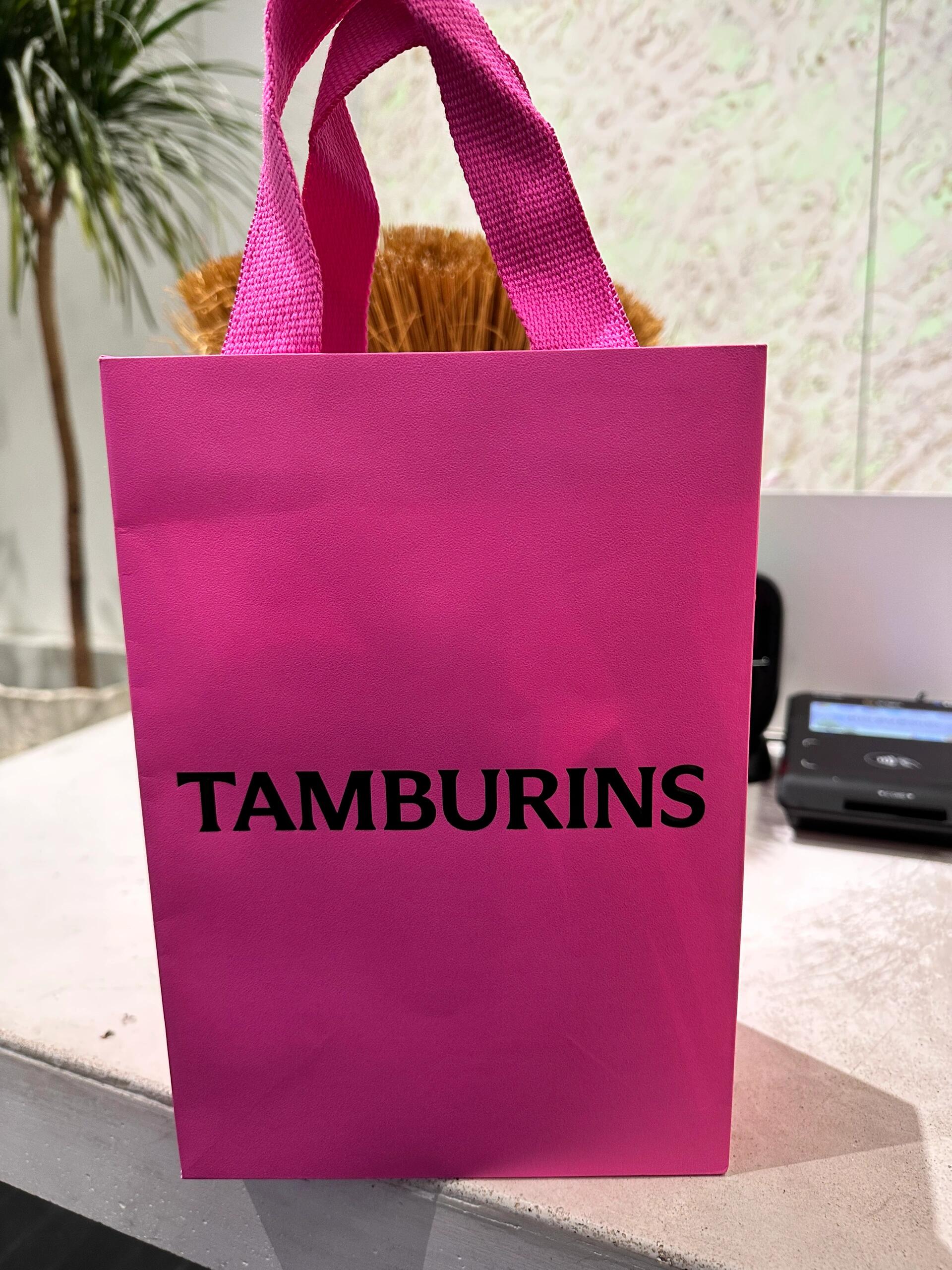 
                        雨天的首爾??#狎鷗亭咖啡廳 #Jennie同款 #TAMBURINS首爾的雨天別有一番風情，尤其是在狎鷗亭的咖啡廳里，品嘗一杯熱咖啡，仿佛時間都慢了下來。這里是Jennie同款的打卡地，TAMBURINS的香氛更是讓人沉醉。無論是雨聲還是咖啡香，都讓這個城市的魅力更加迷人。?????