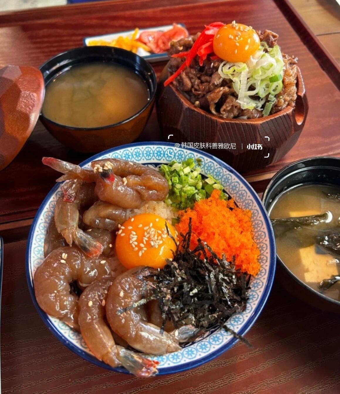 
                        ????超人氣日式居酒屋??仿佛置身日本?????????????圣水店：?? ??? ????87,1,2???新沙店：?? ??? ????42?14,1,2????16:00~2:00(1:00最晚點餐時間）????韓國這家居酒屋真的絕絕子??仿佛置身日本????最近在圣水新開的這家日式居酒屋完美還原了日本水產市場的氛圍燈光、裝飾以及現場挑選海鮮的體驗，真的還原度超高連購物袋子都是東京筑地市場的風格特色的Highball酒也是最近韓國超流行的，推薦葡萄柚口味哦??還有適合喝酒的料理，比如海鮮鍋、海鮮餅等結合了日式和韓式的餐食，味道和顏值都很高???目前在韓國有兩家店，一家在新沙洞，一家在圣水圣水這家更加推薦哦~#首爾美食 #首爾旅行 #首爾探店 #韓國美食 #韓國旅行 #韓國探店 #江南美食 #新沙美食 #居酒屋 #日式居酒屋 #吃貨在首爾