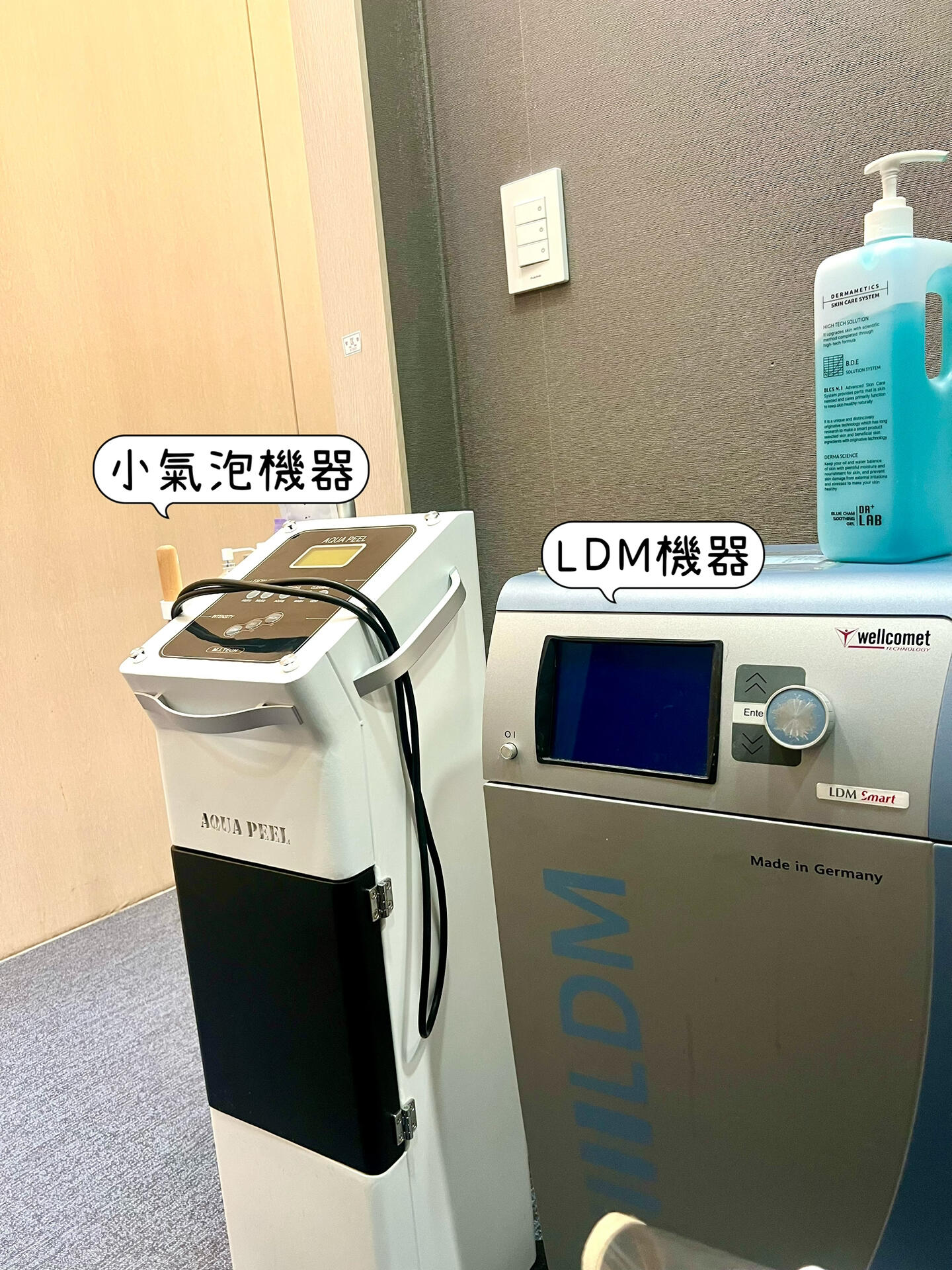 
                        ????韓國女生的美肌秘訣大揭秘???當然是皮膚管理啦！???♀??只需利用午休時間，就能輕松保持好皮膚～這次我體驗了兩個項目：小氣泡清潔（????）??和LDM水滴提升（LDM??????）??。小氣泡清潔能有效去除皮膚內的粉刺，過程完全無痛，整個過程大約只需10分鐘～清潔后，皮膚的清透效果立竿見影！LDM水滴提升則注重保濕和提拉肌膚，這個項目同樣無痛，整個過程約20分鐘～完成這兩個項目后，再敷上一片保濕面膜，整個臉部瞬間煥發光彩??????。每次做完皮膚管理，心情都超級好，感覺自己越來越美麗。來韓國的話，一定要嘗試一下皮膚管理哦????店名: ??????? ????地址: ?? ??? ???? 470 12~15?營業時間: 平日10:30-21:00 假日10:30-17:00??需要地陪??#韓國日常 #韓國美食 #首爾美食 #首爾探店 #首爾生活 #吃貨在首爾 #韓國工作 #韓國旅游 #首爾旅游 #韓國自由行 #首爾自由行 #韓國私人地陪 #韓國首爾地陪翻譯 #韓國地陪翻譯 #韓國包車 #韓國地陪 #首爾包車自由行 #首爾包車 #韓國導游翻譯 #韓國翻譯 #韓國皮膚科 #韓國皮膚管理 #小氣泡 #韓國皮膚護理