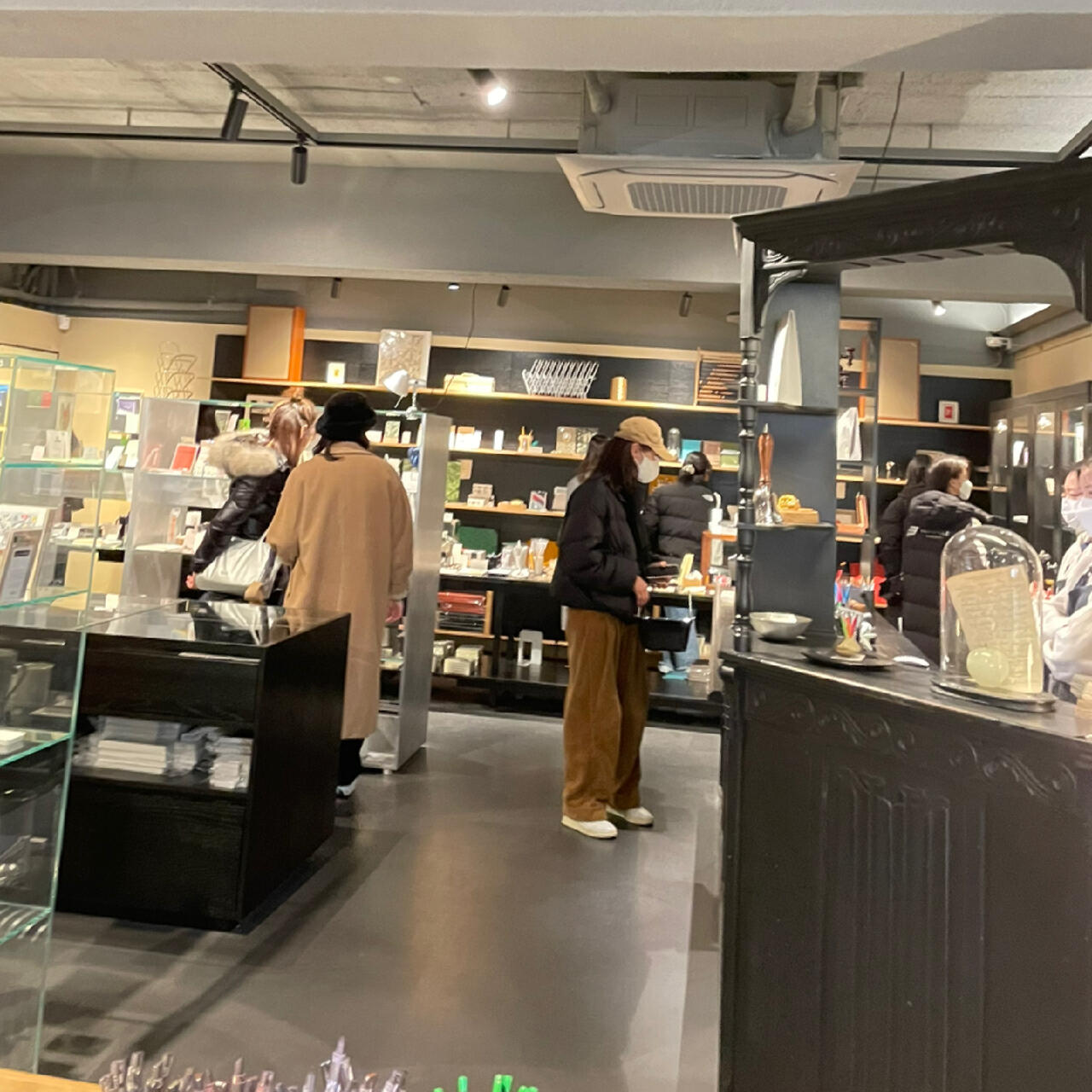 
                        ????首爾圣水洞 必逛文創天堂！?? ?? ??? ???? 18三層樓的文創店，滿滿的高級感！各種新穎獨特的文具，設計感十足，逛起來超舒心！#韓國生活 #周末探店 #首爾探店 #文創 #圣水洞 #圣水探店 #文具 #設計 ?