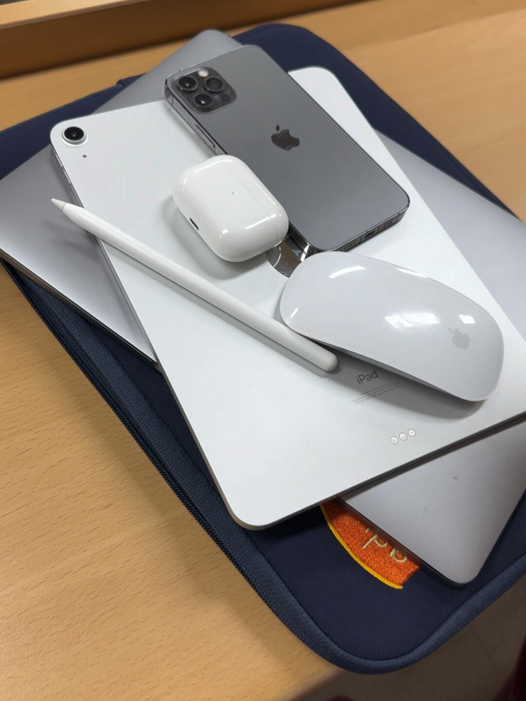 
                        ??????蘋果APPLE 全家桶體驗分享一個字，爽！每年都要入手一款蘋果設備，哈哈??#留學 #蘋果全家桶 #明洞購物 #江南探店 #樂天免稅店#蘋果 #iPad #iPhone #MacBook #ApplePencil #AirPods #MagicKeyboard