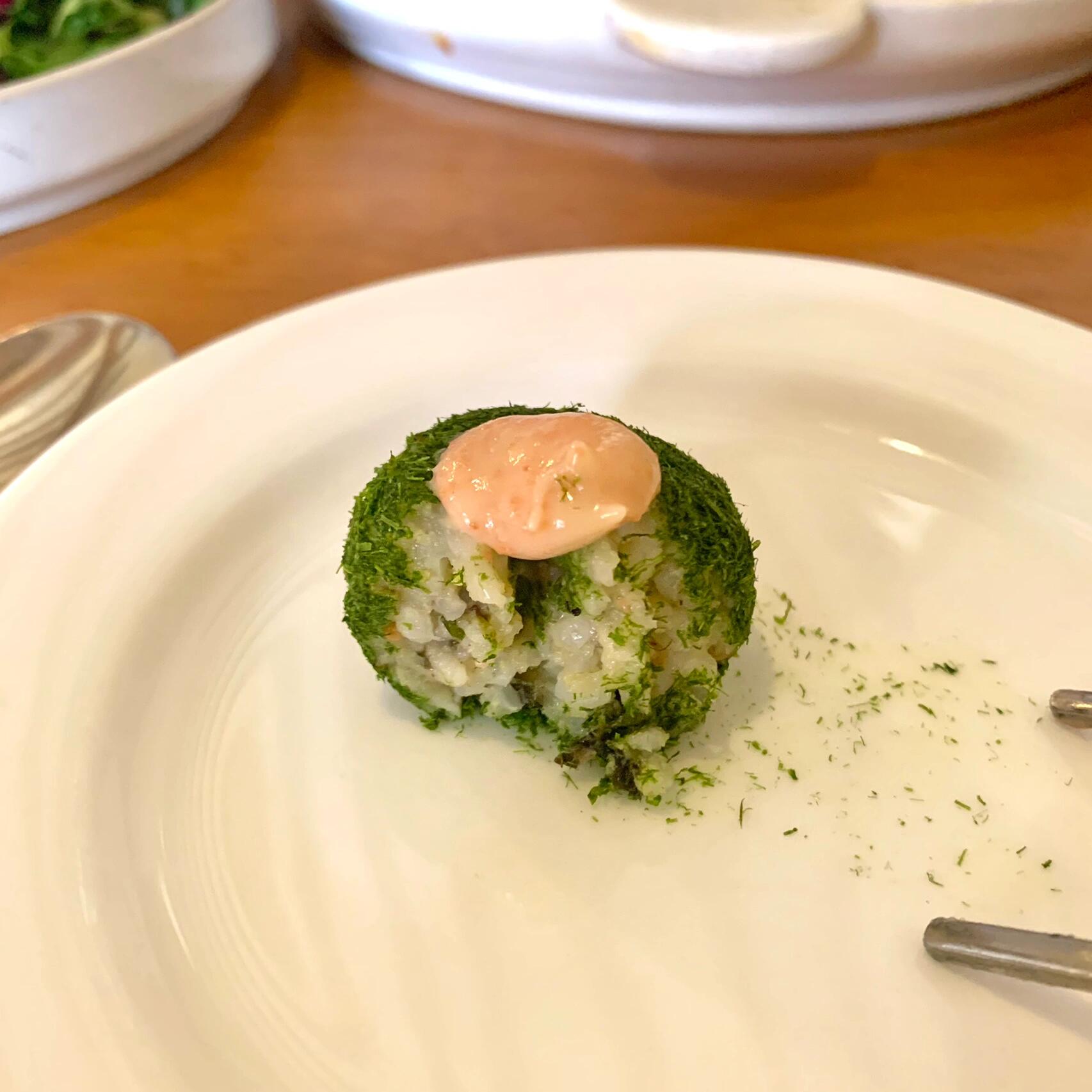 
                        ????慶州美食探店攻略??| 超值等待的美味餐廳??逃離雨中的???首爾，乘坐KTX前往慶州?????雖然慶州沒有下雨，但熱得讓人中暑??_今天給大家推薦一家慶州必吃的美味餐廳位于皇理團路????的??‘?? 牛玉’??地址：?? ??? ???1050?? 29 1??營業時間：每天11:00-21:0015:30-17:00為休息時間???燉牛排骨??+ 甘苔飯團??是招牌，必點??唯一缺點是排隊時間較長_??排隊方式：寫下名字+想點的菜+燉排骨的辣度(例子：??? ????2 ????1 ???)??周五11:30到店時，前面已有3頁多，約40幾隊，服務員會確認名單，我們等了2小時30分鐘_??????? 2人份底部有粉絲，紅薯??土豆??和兩根年糕，排骨入口即化，微辣，超級下飯?????? ??1份5個包著明太魚子的甘苔飯團，蘸著排骨醬汁???去慶州旅行的朋友們一定要去嘗嘗哦_#留學韓國 #韓國生活 #韓國留學生 #周末探店 #韓國留學日常 #韓國探店 #韓國慶州 #韓國慶州旅游 #韓國旅行 #韓國料理 #韓國留學 #韓國美食 #韓國