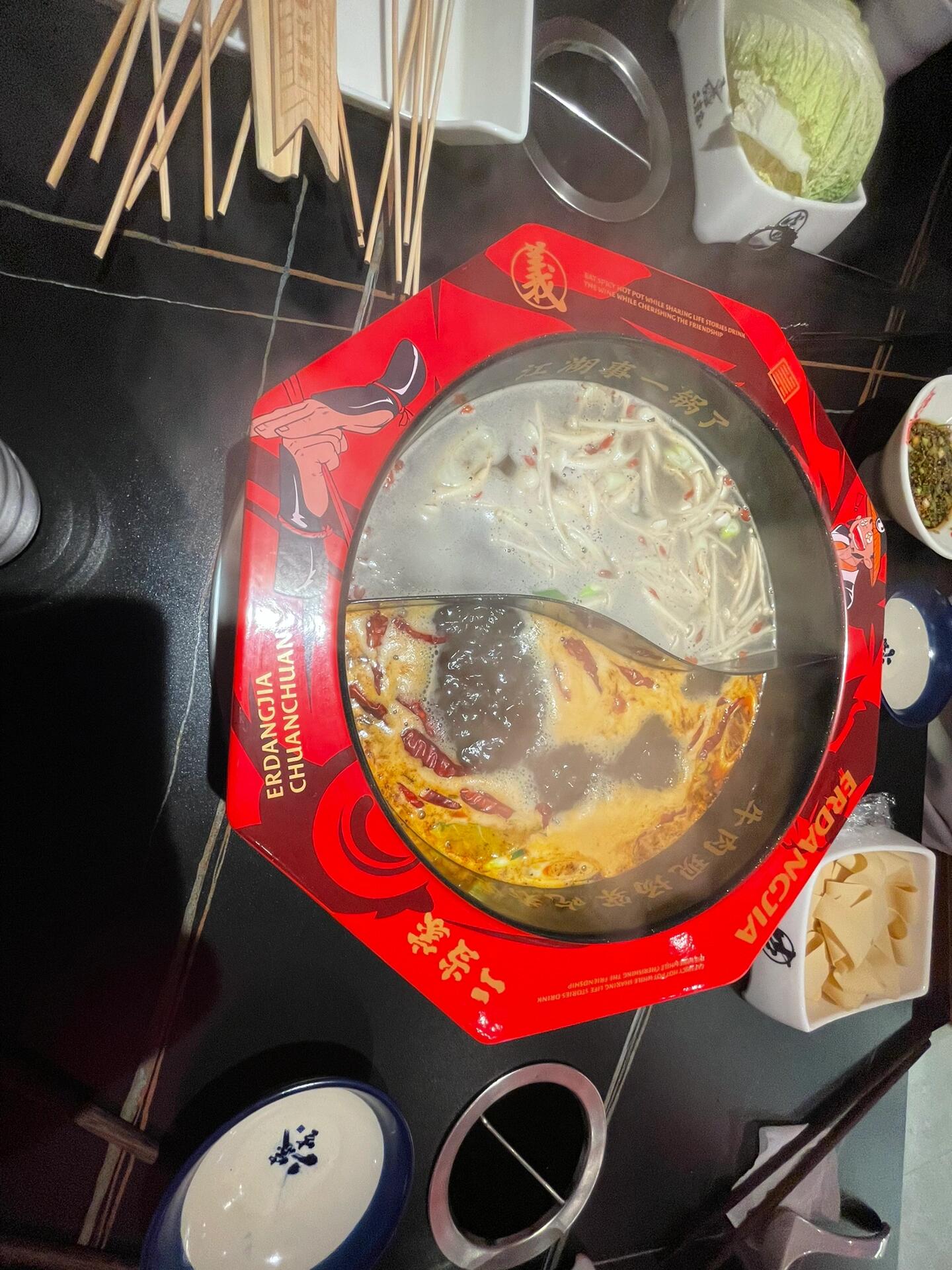 
                        ????明洞新發現：二當家牛肉串串火鍋偶然間在明洞發現了一家超棒的串串火鍋店！????#明洞 #明洞美食 #韓國美食 #串串火鍋 #中餐廳 #明洞火鍋 #明洞中餐 #探店分享 #美食探險 #火鍋愛好者