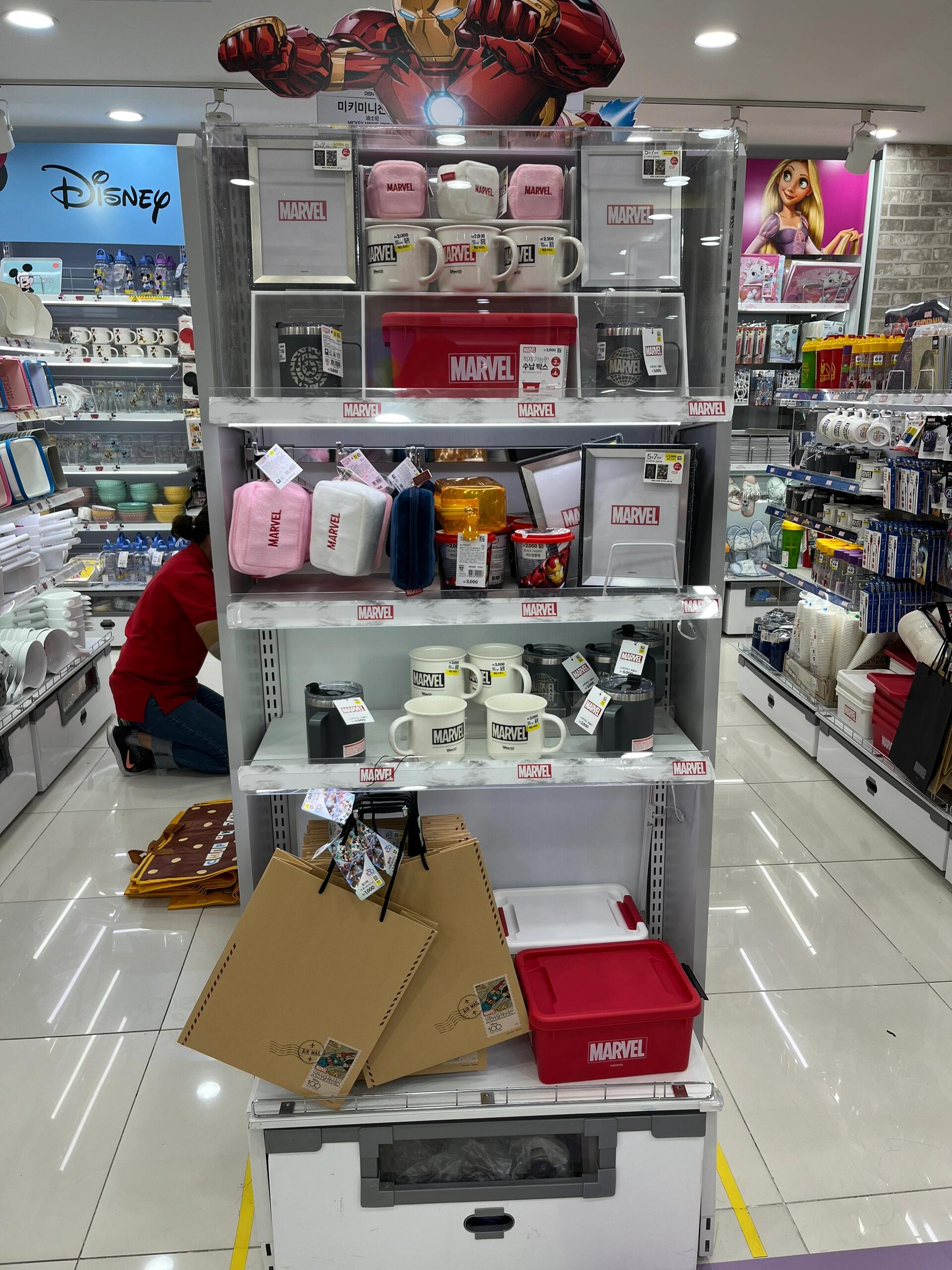 
                        首爾探店??明洞12層樓大創(chuàng)（含各樓層簡介）明洞12層樓超齊全的大創(chuàng)旗艦店！每一層樓雖然不大，但真的可以逛超久～里面的東西都覺得物超所值，價格真的好便宜！像是奇奇蒂蒂的地墊只要一個75左右臺幣～很多碗盤和玻璃杯也都超便宜～甚至還有賣瑜伽服、內(nèi)衣褲等等。只要你能想到的，幾乎都有在賣！如果忘記帶什么也可以來這里買～#明洞 #首爾 #首爾探店 #韓國 #韓國購物 #大創(chuàng) #明洞大創(chuàng)