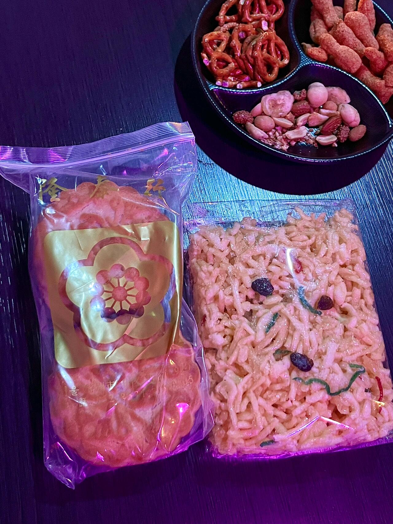 
                        明洞必打卡！韓國的中式月餅驚艷登場??????在首爾明洞的“隆泰行”已經(jīng)有超過50年的歷史啦！??地址：?? ?? ????1? 26-9?營業(yè)時間：周一至周六 9:30-20:00，周日休息哦~這家店保留了傳統(tǒng)的風(fēng)格和手藝，但他們的糕點一點都不甜膩，月餅的餅皮也不像國內(nèi)的那么油潤！真的太贊了，吃好幾個都不會覺得有負(fù)擔(dān)。韓國人也很喜歡來這里，他們還有沙琪瑪哦！能讓外國朋友們品嘗到中國傳統(tǒng)糕點的美味，真是讓人驕傲！??#隆泰行 #韓國月餅 #明洞美食 #首爾探店 #韓國 #明洞 #中式糕點