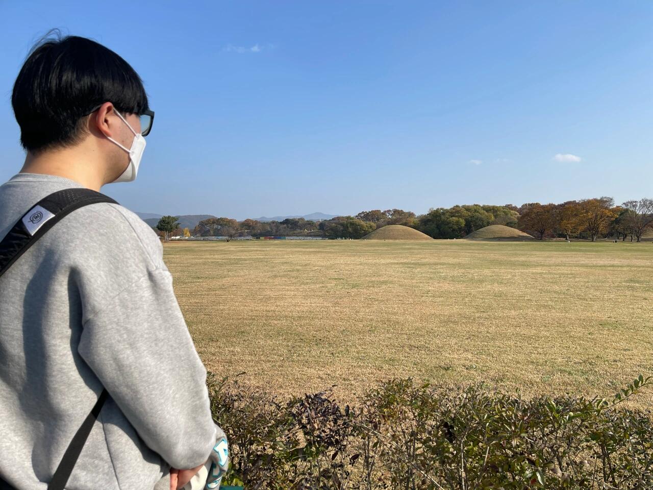 
                        ???|慶州第一天游記來啦！??#韓國慶州 #旅行攻略 #文化遺產(chǎn)今天我們來到了美麗的慶州，這里被譽為“博物館無墻之城”，真的是名不虛傳！?首先，我們參觀了佛國寺，作為韓國最著名的佛教寺廟之一，這里的建筑和雕刻藝術(shù)真是讓人嘆為觀止。??接著，我們漫步在慶州的古老街道上，感受到了濃厚的歷史氛圍。這里的每一塊磚瓦似乎都在訴說著過去的故事。??當(dāng)然，來到慶州一定不能錯過嘗試當(dāng)?shù)氐拿朗常∥覀兤穱L了地道的韓式拌飯和傳統(tǒng)的韓式煎餅，味道真是絕了！????期待接下來的行程，慶州真是一個讓人流連忘返的地方！??#韓國旅行 #慶州美食 #文化之旅