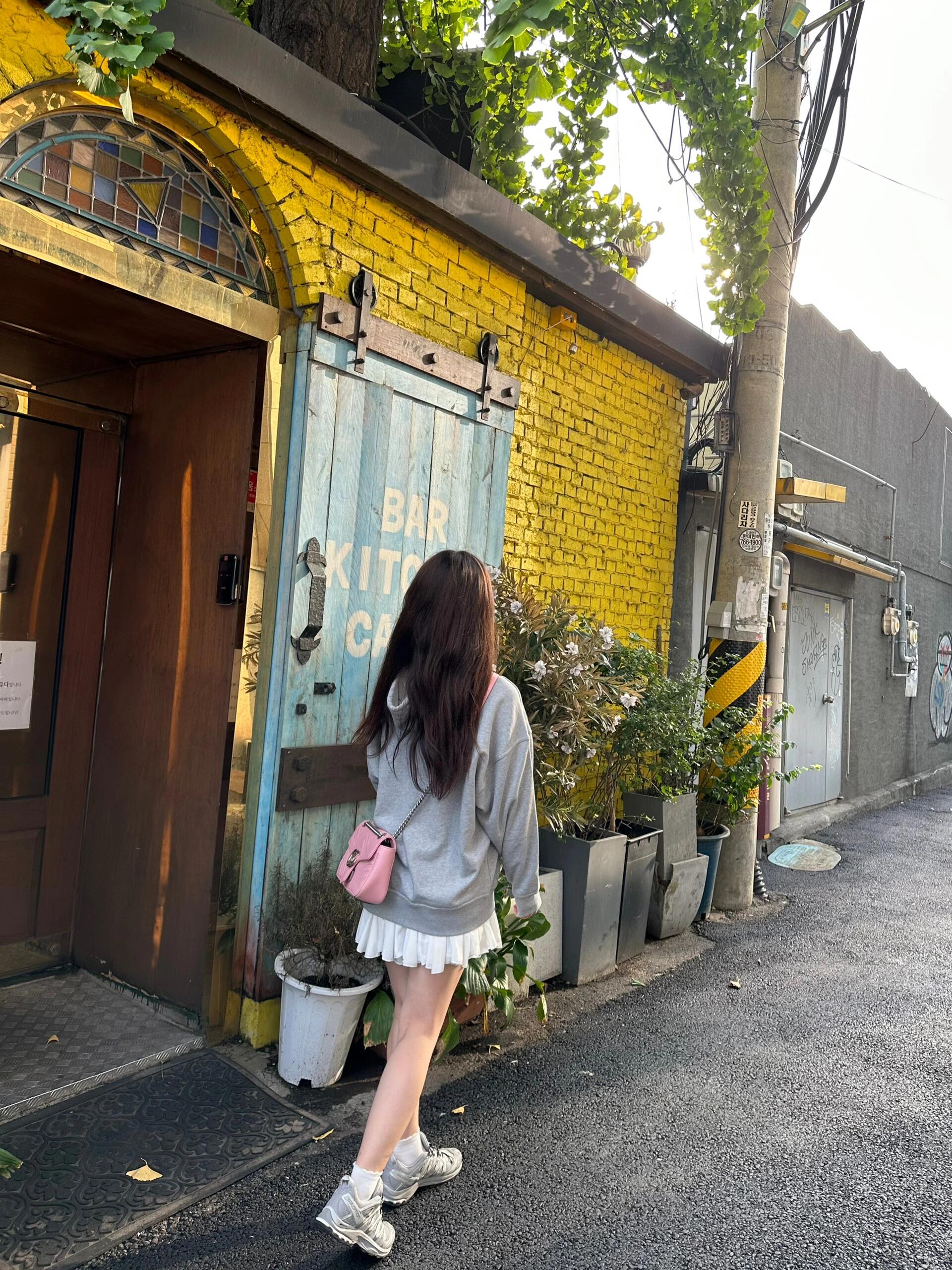 
                        Happy Puppy House ??????小狗蛋糕咖啡??蛋糕胚有點干，但奶油超級好吃?? 9900韓元Happy拿鐵真的很贊 6500韓元地址：?????168-11#首爾咖啡店 #首爾 #首爾探店 #咖啡店 #周末探店 #咖啡店拍照 #可愛 #cafe #蛋糕 #梨泰院