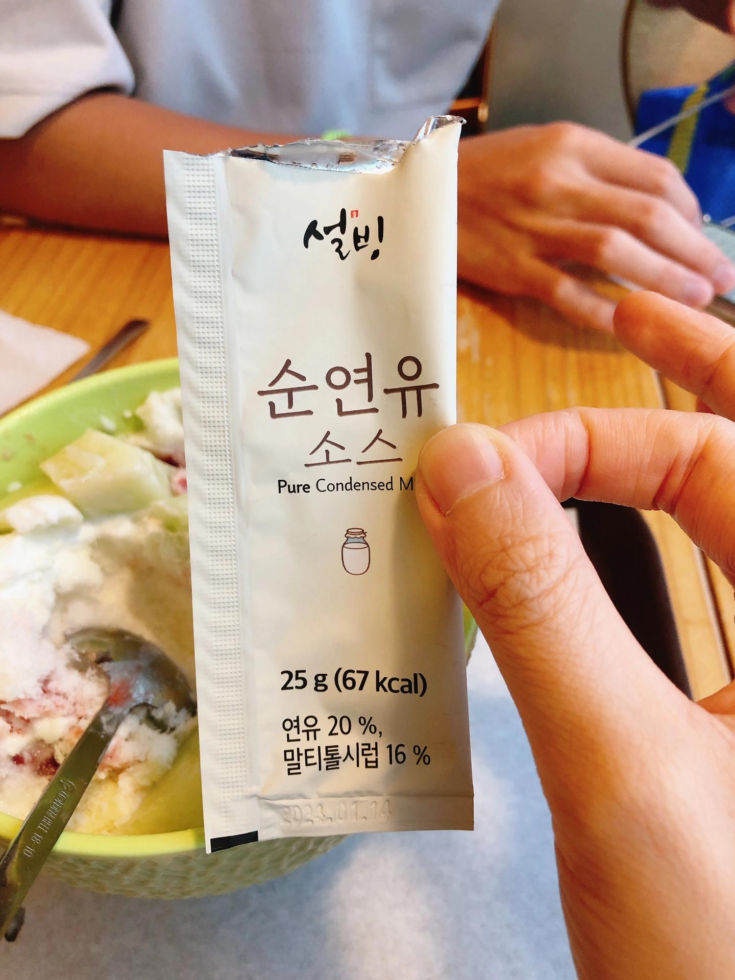 
                        釜山Sul Bing Cafe的哈密瓜冰??九天的釜山之旅，竟然吃了三顆哈密瓜冰！最后一天在搭飛機前，雖然已經吃得很飽，但還是忍不住再來一顆。這款冰品用半顆新鮮的哈密瓜制成，慢慢品嘗，里面有很多驚喜。最喜歡的是草莓口味，里面還有一顆顆的芝士蛋糕，超級好吃！附贈的煉乳香濃不膩，舔掉整包都不是問題。在臺灣可吃不到這樣的哈密瓜冰，想必會懷念很久很久！??#釜山 #釜山旅行 #釜山美食 #釜山旅游 #釜山探店 #雪冰