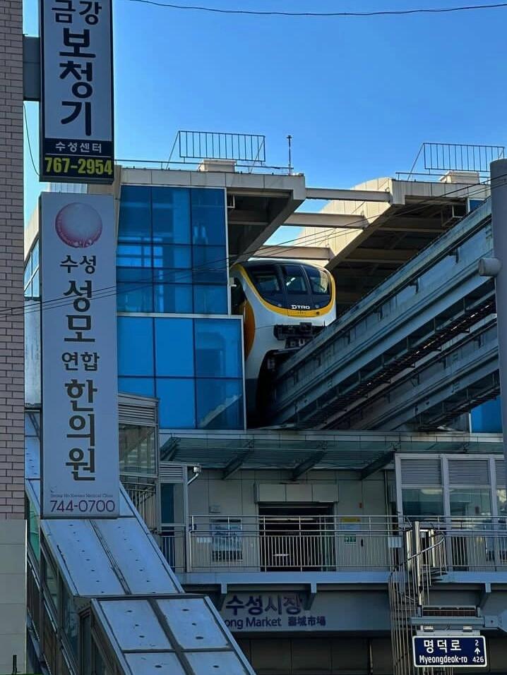 
                        韓國??城際交通全攻略 - KTX小伙伴們，十一長假剛過，機票價格大跳水！這可是去韓國的好時機！如果首爾已經逛膩了，不妨去釜山或其他周邊城市轉轉吧??有小伙伴問跨城市游玩怎么出行最方便，下面就為大家解答??———????跨城市出行指南?????KTX是跨區交通的首選！沒有之一！就像國內的高鐵??，快速又便捷！無論是從首爾到釜山，還是首爾到大邱，都非常方便！.??KTX路線：??京釜線：首爾、永登浦、水原、大邱、大田、蔚山、釜山??湖南線：龍山、大田、廣州、木浦??慶全線：首爾、大邱、昌原、晉州??如何乘坐：搭乘KTX最劃算的方式就是使用【KR Pass】！花最少的錢，享受多條路線的乘坐服務！在???定期限內???無限次搭乘80條路線、600多個站點，超值！———【KR Pass】??是什么KR Pass 是專為外國旅客設計的韓國火車通行證，持票根在一定期限內可自由搭乘韓國鐵路運營的列車。.??適用范圍??高速列車：KTX、KTX-山川??一般列車：ITX-新村號、ITX-青春列車、新村號、無窮花號、Nuriro號、通勤列車??觀光列車：中部內陸循環列車(O-train)、旌善阿里郎列車(A-train)、南道海洋列車(S-train)、西海黃金列車(G-train)、和平列車(DMZ-train).??種類??彈性票（10天內使用2日/4日）??預算：??2日：成人??701 | 青年??562 | 兒童??353??4日：成人??1252 | 青年??1001 | 兒童??626.??連續票（連續使用3日/5日）??3日：成人??883 | 青年??706 | 兒童??444??5日：成人??1306 | 青年??1044 | 兒童??653.??TipsKR Pass真的超值！買兩張票就回本了！如果人多，還可以買團體票，更優惠哦！———#韓國自由行 #韓國游玩交通攻略 #韓國城際交通攻略 #KRPASS #如何購買韓國鐵路票 #釜山交通 #首爾交通