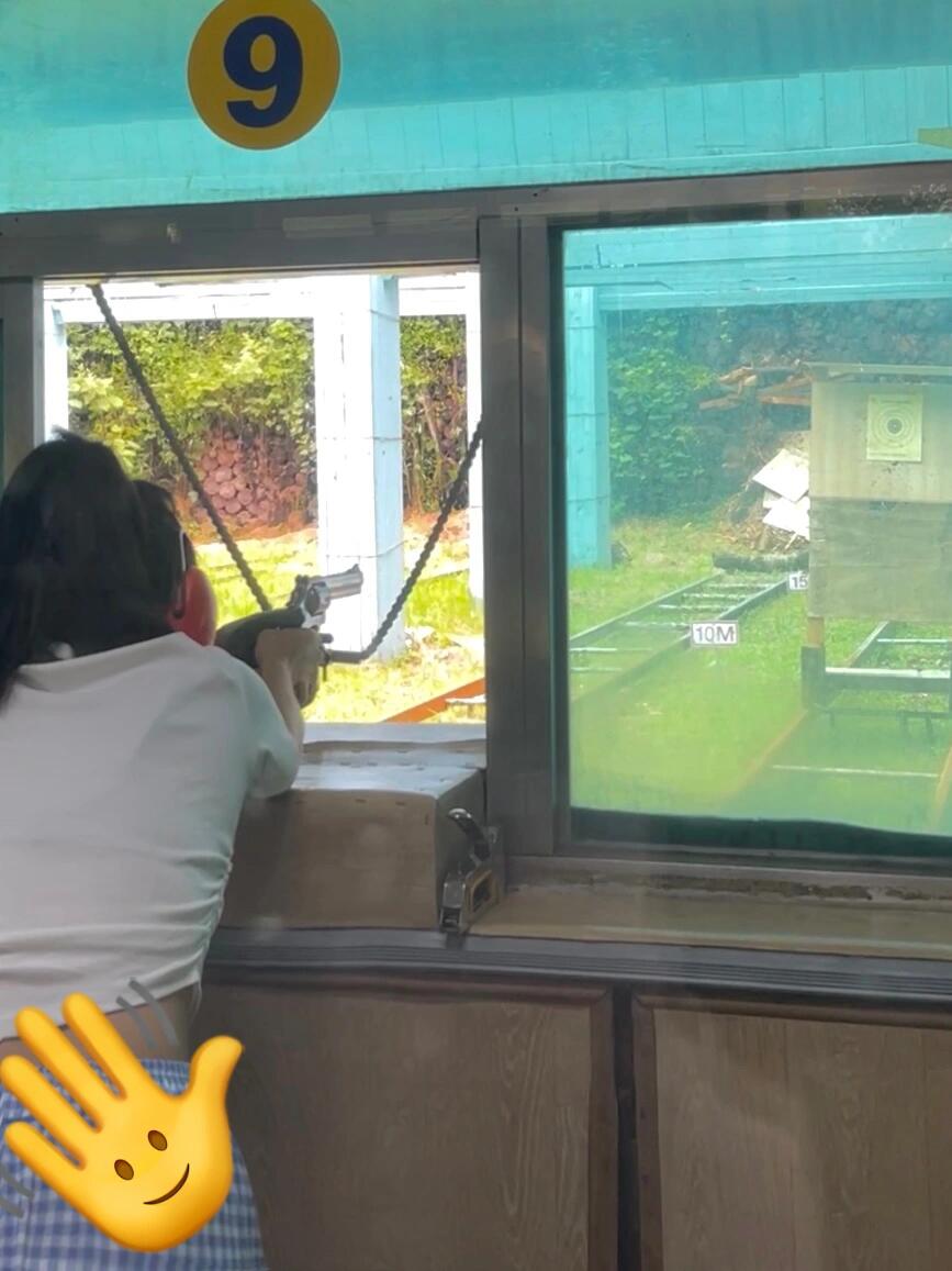 
                        ??濟州島解壓攻略｜西歸浦Pistol 射擊體驗+1在西歸浦市體驗實彈射擊，絕對是解壓的好選擇！這里提供三種biubiu可選，價格和年齡要求詳見圖3。最簡單的就是長的biubiu，全程有專業工作人員陪同，完全不用擔心安全問題。我們選擇了周末去，幾乎不用排隊，到了就能直接體驗！#濟州島 #西歸浦 #韓國小眾旅游地 #真槍射擊 #濟州島小眾旅游地 #韓國旅游推薦 #韓國旅游種草 #韓國旅游推薦官 ????