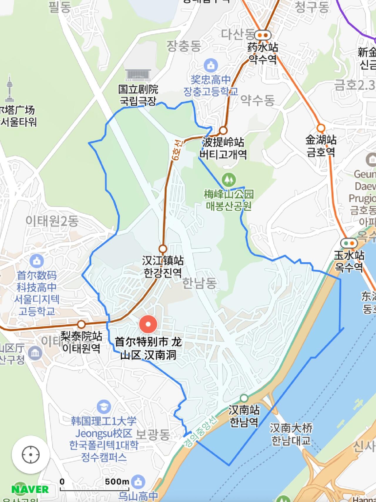 
                        首爾維也納咖啡三巨頭之一?漢南洞攻略大揭秘??Milestone10:00 — 21:00漢南洞店：?? ??? ????27?? 26 1?新沙洞店：?? ??? ???159? 49第一天就嘗了首爾維也納咖啡三巨頭之一，咖啡超級好喝！蘋果派也是盲買的驚喜，溫熱的派搭配冰激凌，冷熱交融，口感豐富，不甜膩，酥脆可口。和朋友坐在窗邊，享受愜意時光！??我去的是漢南洞店，順便分享一下個人經驗攻略！這里可以逛的店鋪很多，我直奔Ept買鞋，這家店外面的涂鴉超好看！在開門前幾分鐘到，拍了門頭照，11點準時進去，幾乎沒人，體驗感超贊！還有會說中文的店員。逛了一圈回來后，店里人很多，慶幸自己去得早。如果大家到得更早，可以去rockfish斜對面的仰拍點拍照，因為是自助的，早上完全沒人，下午肯定要排隊。先進第一個房間付錢，機器會提示進房間拍照，超容易出片！記得外面房間架子上有墨鏡哦！拍完可以選打印模板，挑照片打印，選擇二維碼還能下載拍攝過程，不過有期限哦（我過了一周掃發現沒有權限了哈哈哈）。漢南洞這里能逛的店還挺多，Emis、Mardi、d/p、Rockfish、Grove基本都有，可以提前在naver收藏，導航超方便。無意間逛到很火的釜飯也在這，不過我沒去，因為大早上就排隊真的很夸張。逛完這一圈可以沿著大路往梨泰院方向走，這兩個地方連著的?具體見最后一張地圖，想一起打卡的可以安排在一天。中途會經過一家marithe，在一個口子拐進去，CDG、COS、Aesop、Diesel很多店都在這條路上。避雷：就我個人而言，漢南洞emis體驗感一般。我去得早不排隊還好，但一開門就擠滿人，店很小而且很亂，帽子試多了毫無版型，有些還臟臟的。我最后是在新世界百貨8樓買的他家帽子（這里比汝矣島現代百貨好逛很多！地下吃的也多，很多牌子都有。對我來說，汝矣島B2真的像大賣場一樣，超級混亂，毫無購買欲。#首爾探店 #首爾美食 #首爾旅行 #漢南洞 #漢南洞探店 #首爾咖啡廳 #韓國 #首爾旅游 #維也納咖啡 ????