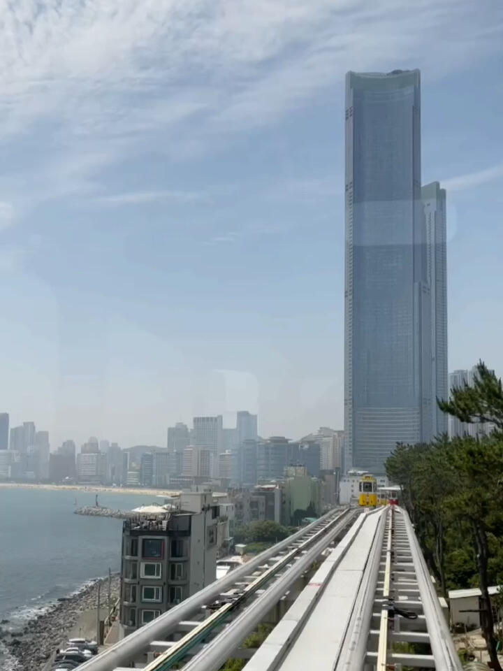 
                        釜山旅游｜必打卡！海邊空中膠囊小火車??提前在網上訂票，確保無憂出行哦！???#韓國旅游 #釜山旅行 #韓國釜山 #釜山 #釜山探店 #釜山攻略 #韓國旅游攻略 #韓國旅游種草 #旅游攻略 #網紅小火車 #海邊度假 #海云臺