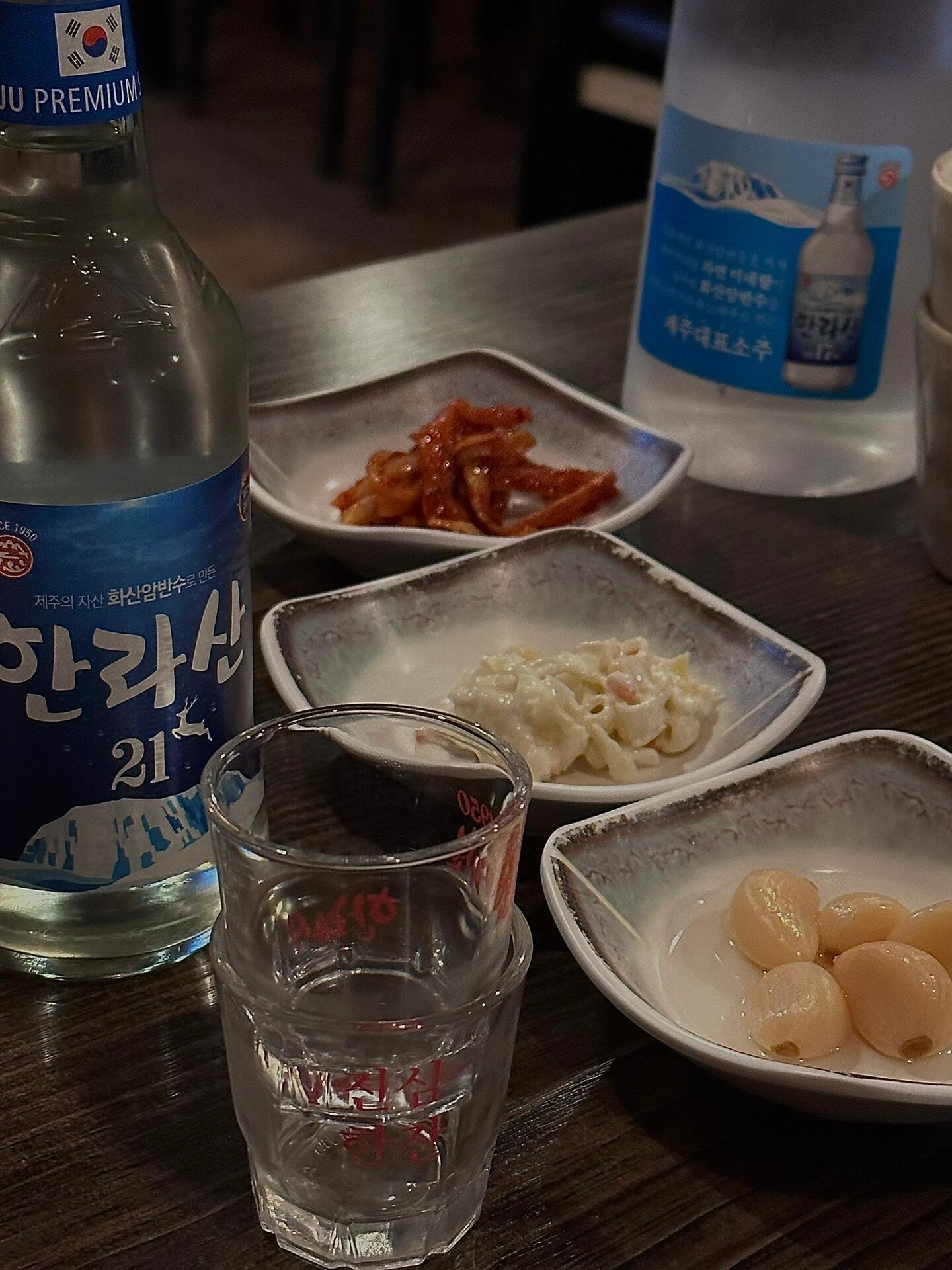 
                        濟州島美食初體驗，瞬間愛上這座島！??這道美食簡直絕了！牛肉嫩滑到入口即化，一點腥味都沒有，真的是太美味了！??#濟州島 #濟州島旅行 #韓國美食 #美食探店 #旅行日記
