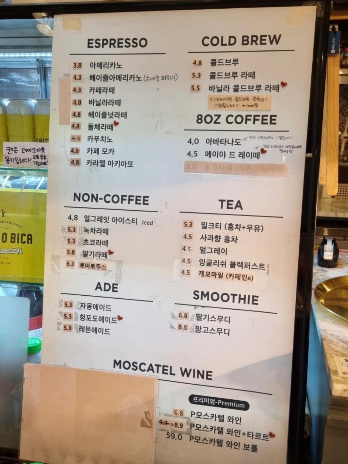 
                        韓國探店｜Natta O Bikka???? 地址：?? ??? ????2? 37 1? ????? ???如果你在找韓國最好吃的蛋撻，那一定不能錯過這家！特別推薦巧克力和藍(lán)莓口味，絕對讓你一試成主顧。????冰激凌愛好者們，這里簡直是天堂，吃上一口，滿滿的幸福感讓人流連忘返。??周末去的時候，店員小哥哥不僅服務(wù)好，還超級帥哦！???♂?#韓國 #韓國探店 #韓國美食 #韓國甜品 #韓國蛋撻 #韓國江南 #新沙洞林蔭路
