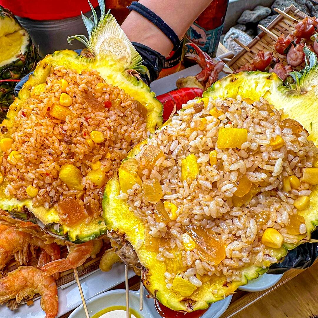 
                        ????濟州島竟然有這么贊的夏威夷風(fēng)餐廳?濟州島美食店CoCoMAMA城山店??濟州西歸浦市城山邑日出路258-11號這個地址姐妹們一定要收藏！！去濟州島的時候千萬別忘了來這里打卡??！??餐廳充滿夏威夷風(fēng)情，口味超正宗的夏威夷美食，還能欣賞到城山日出峰的美景，這個餐廳簡直是buff疊滿了吧??！?還有三萬多韓元一斤的大龍蝦一定要試試，味道真的超贊??！#濟州島 #城山日出峰