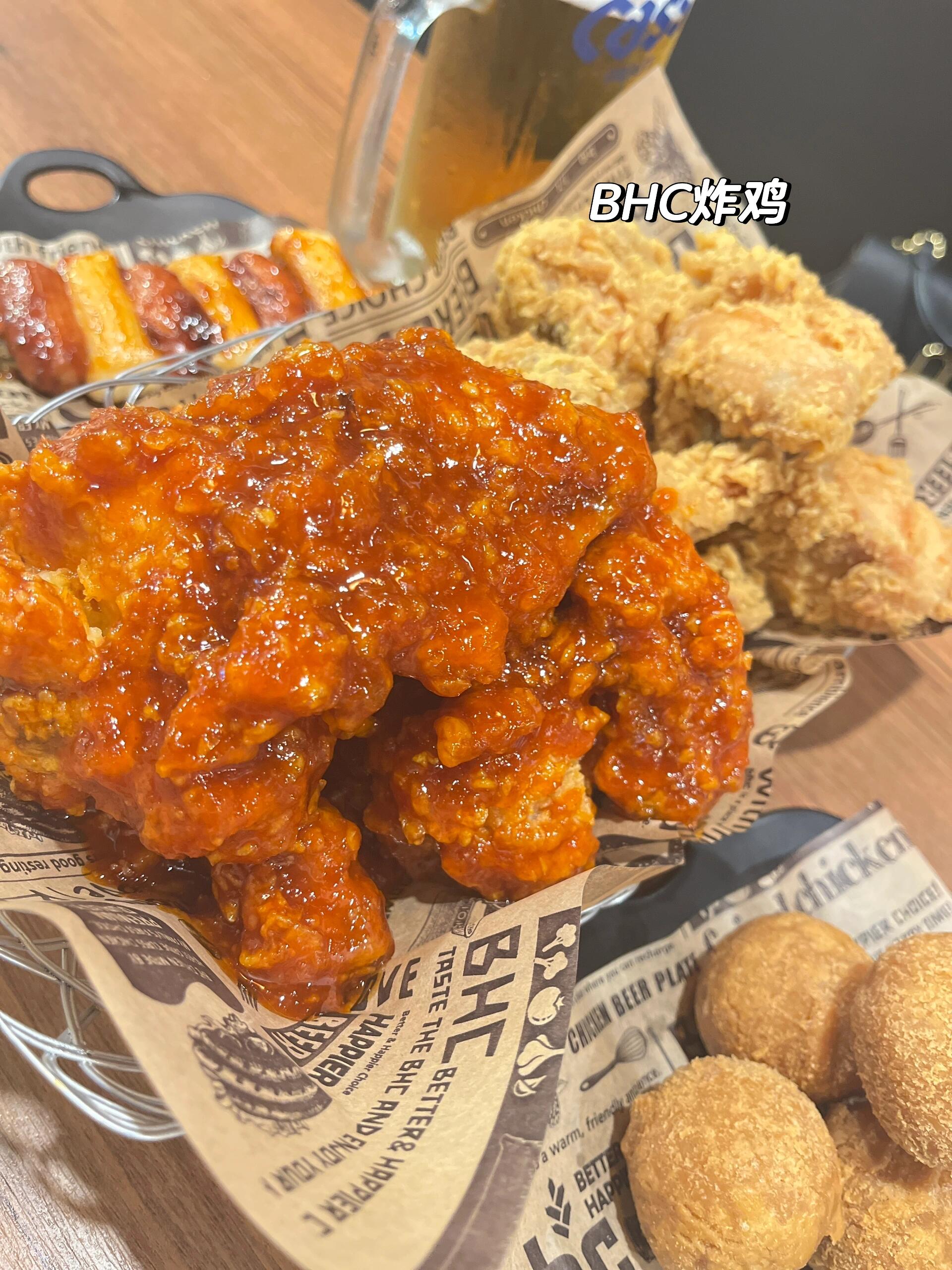 
                        ????濟州島六天五夜旅行攻略（含飯店）出行前準備：護照、轉換插頭、牙刷牙膏（濟州部分飯店不提供）、往返機票和飯店行程單、電話卡（建議提前在淘寶購買并激活，避免機場購買時因營業時間限制而不便）、韓幣（可在中國銀行兌換）、簽字筆、Visa卡。必備App：KakaoT（打車??）、KakaoMap（地圖???）、Papago（翻譯與溝通）、Google Map（地圖）。交通：建議提前聯系包車或使用打車服務。Day1??：深圳??上海轉機至濟州島，抵達后入住濟州格洛斯特飯店（距離機場打車僅需十幾分鐘）。晚餐可在飯店附近的24小時土豆排骨湯店解決。Day2??：上午十點出發游覽濟州島東線，游玩咸德海水浴場、牛島和月汀里。午餐推薦咸德海水附近的海女卷飯。下午可在牛島的Blanc Richer咖啡館??小憩（人氣很旺哦）。傍晚前往月汀里，推薦moumoon咖啡館??。建議將這天的行程分為兩天，牛島和涉地可支可以單獨安排一天游玩，避免特種兵式打卡帶來的疲憊。晚餐可在偶來路民宿附近的黑豬烤肉店享用。Day3??：上午十一點出發前往涯月邑路線。午餐推薦Noraba的??海鮮拉面。下午在涯月邑海邊拍照，推薦的咖啡館有Slow Boat、Ultra Marine，以及Knotted甜甜圈??。晚餐強烈推薦市區的肥腸專家。Day4??：天氣不佳時可選擇在市區逛新羅免稅店。午餐可選擇市區的炸醬面，晚餐則推薦市區的BHC炸雞。入住格拉貝爾飯店。Day5??：游覽濟州島南線，前往西歸浦方向。推薦橘子咖啡館（韓文店名：????）和海景咖啡廳Honeymoon House。晚餐可選擇88烤肉。入住格拉貝爾飯店。Day6??：返程濟州??南京。#濟州島 #濟州島旅行 #濟州島旅行攻略 #牛島 #韓國旅游 #涯月邑 #濟州島咖啡廳 #濟州島拍照 #畢業旅行 ????