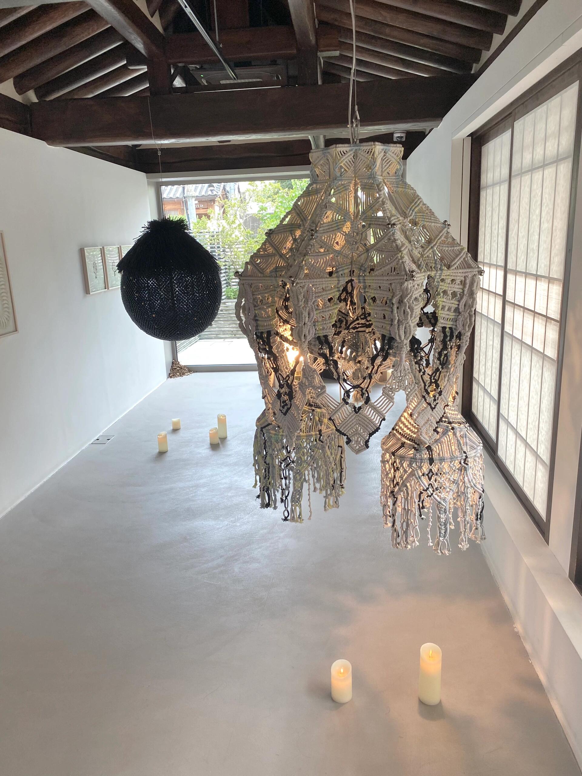 
                        首爾看展｜????????藝術之旅 ??????藝術現場｜無限張力的靜謐<Anish Kapoor 個展: Anish Kapoor>展期：2023年8月30日-2023年10月22日??: 10:00 - 18:00 (周日: 10:00 - 17:00)??: ?? ??? ??? 54 ????? ?? K1, K2, K3<梁慧圭個展: 冬眠韓屋>展期: 2023年8月30日-2023年10月8日??: 10:00 - 18:00 (周日: 10:00 - 17:00)??: ?? ??? ??? 54 ????? ??#首爾看展 #首爾 #首爾北村韓屋 #景福宮 #首爾旅行 #首爾生活 #藝術生 #我的藝術生活 #值得看的展覽安利 #AnishKapoor #國際畫廊 #看展 #藝術展覽 ????
