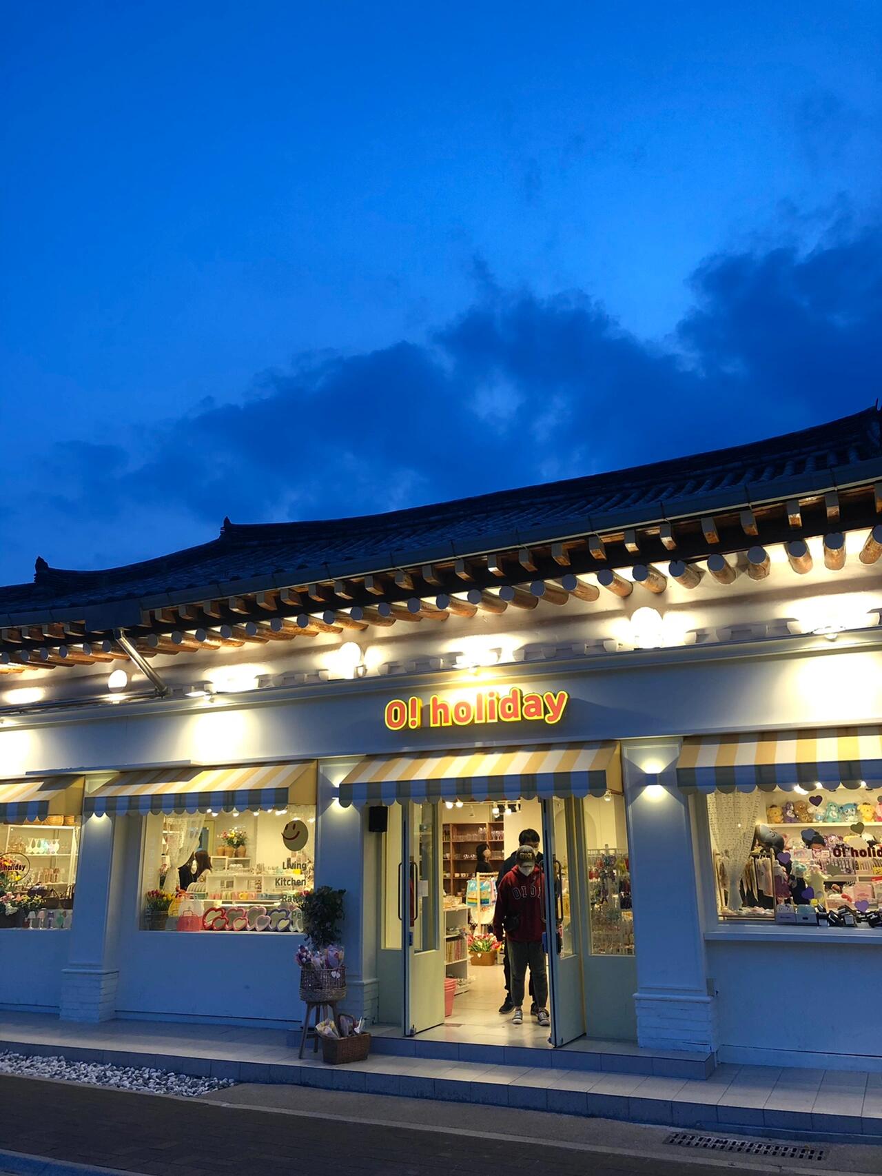 
                        慶州必打卡！文化與休閑的完美結合之旅慶州被稱為無屋頂的博物館真是太形象了我特別喜歡這里的歷史氛圍而且環境干凈整潔，生活節奏舒緩無論哪個季節，我都會再來這里每個季節的慶州都有獨特的魅力我真的太愛這里了??#慶州 #韓國旅行 #韓國慶州 #韓國慶州旅游 #文化之旅 #歷史之旅 #旅行推薦 ?????
