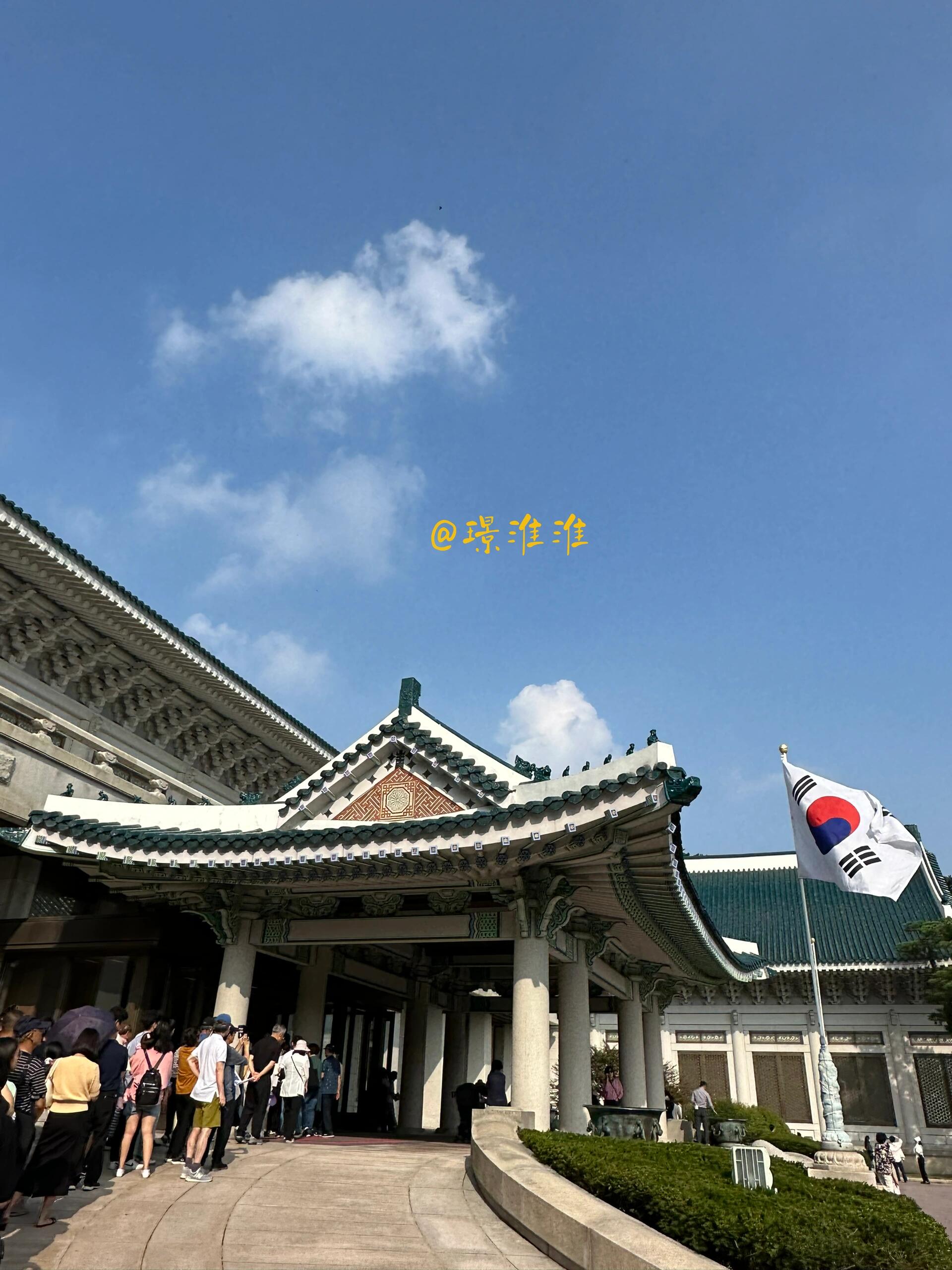 
                        ????青瓦臺今天人超多，體驗感一般??#韓國旅行 #青瓦臺 #青瓦臺參觀 #韓國總統府 #韓國旅游 #韓國景點 #韓國生活 #韓國留學 #韓國文化 #韓國必去景點 #韓國留學生生活 #韓國打卡地