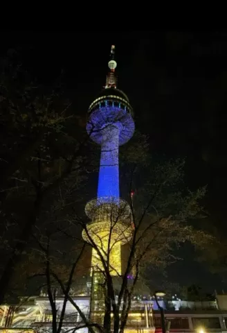 
                         #首爾旅游# 作為首爾地標(biāo) 是老牌打卡地《來自星星的你》相同的愛情鎖 鎖上你的愛情 讓愛情永永遠(yuǎn)遠(yuǎn) 游客可以坐纜車到塔頂 欣賞首爾全景夜景是很美的 建議去一次 #旅游##韓國大海# 